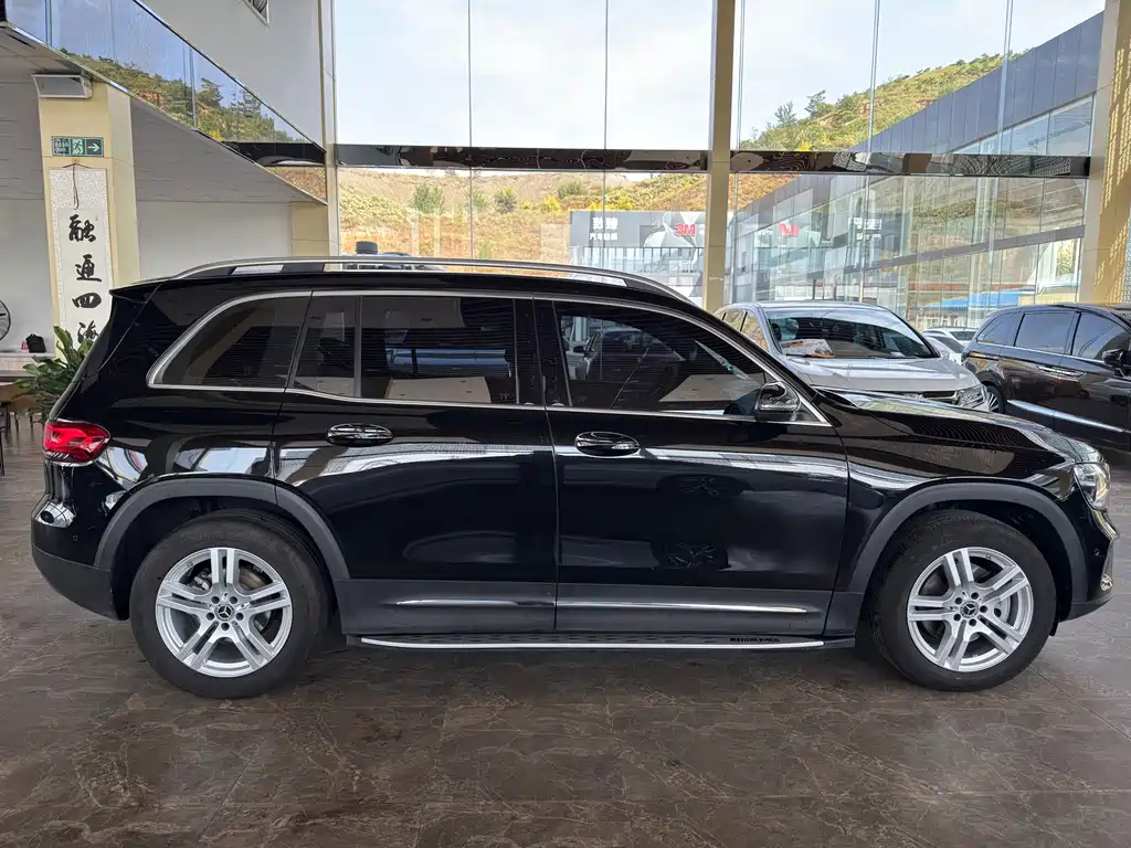 MERCEDES BENZ GLB 2023