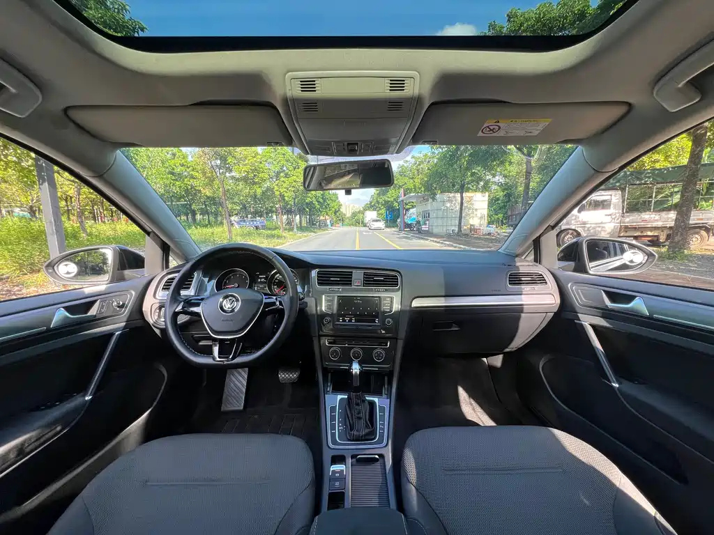 VOLKSWAGEN GOLF 2017
