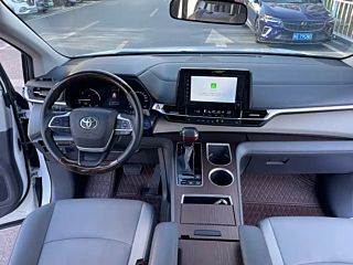 TOYOTA GRANVIA  2023 YEAR 2.5L HYBRID DELUXE EDITION 2023