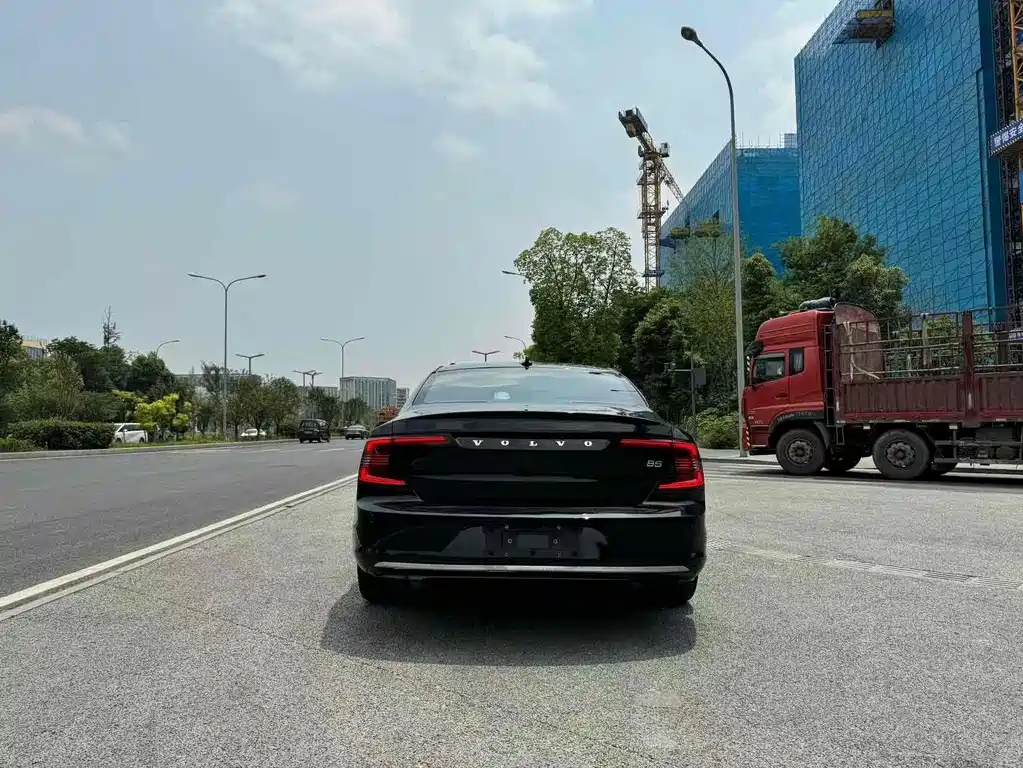 VOLVO S90 2024
