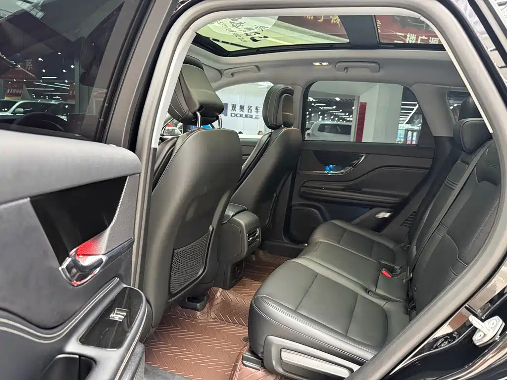 LINCOLN ADVENTURER 2021