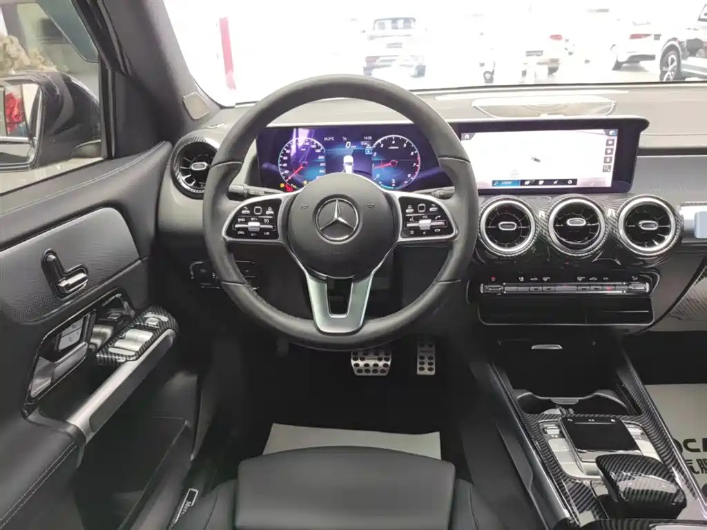 MERCEDES BENZ GLB 2023
