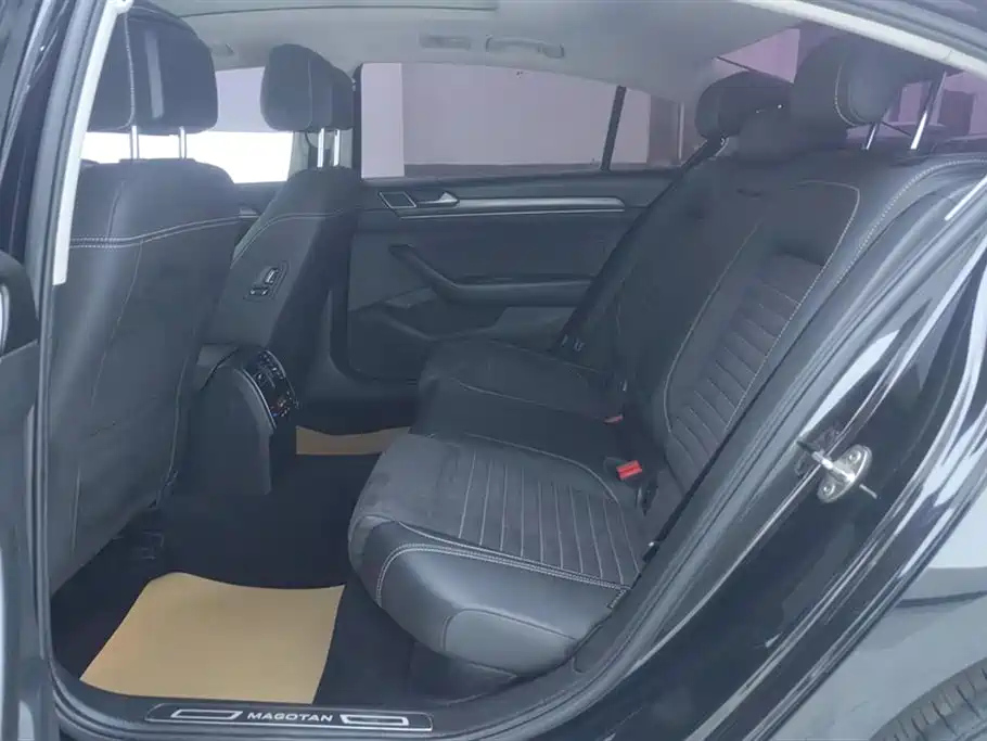 VOLKSWAGEN MAGOTAN 2021