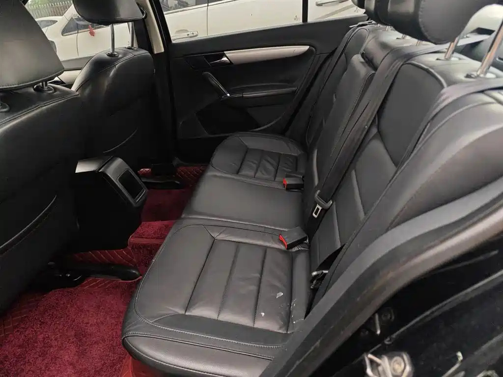 VOLKSWAGEN LAVIDA 2013