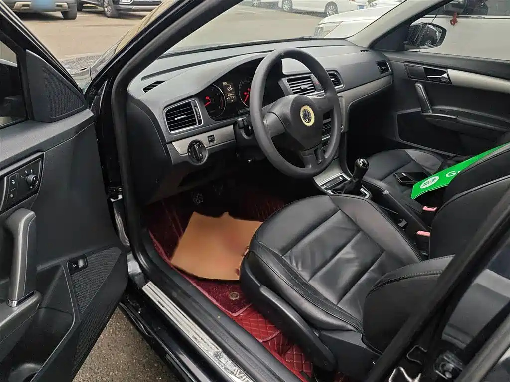 VOLKSWAGEN LAVIDA 2013