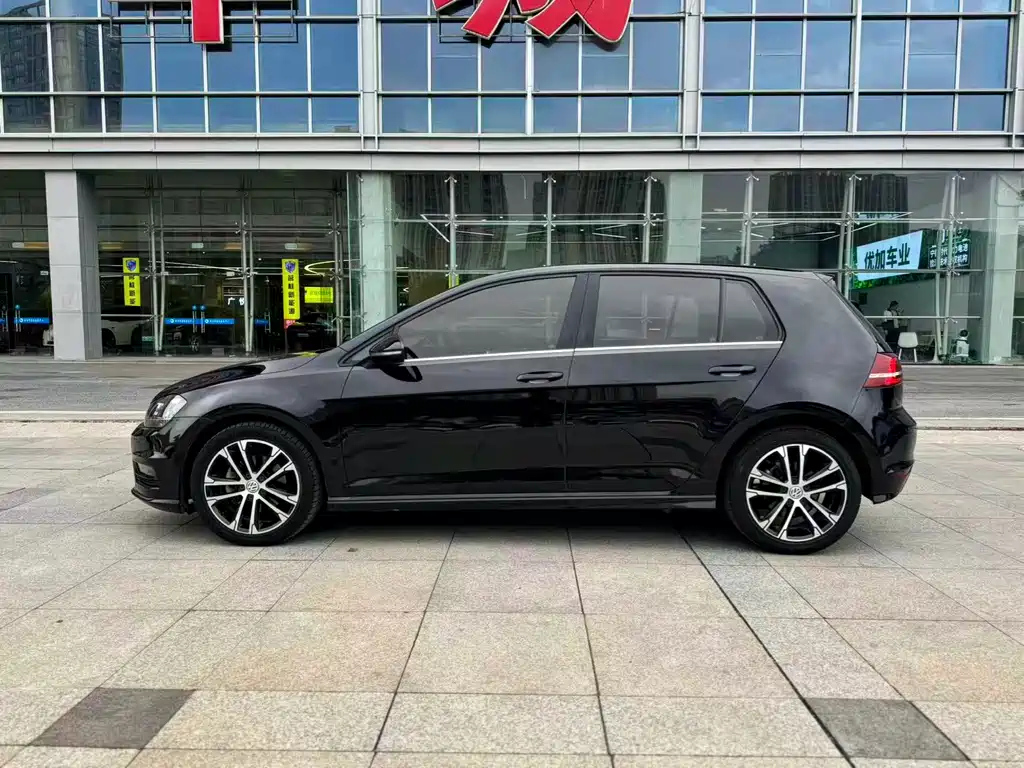 VOLKSWAGEN GOLF 2015