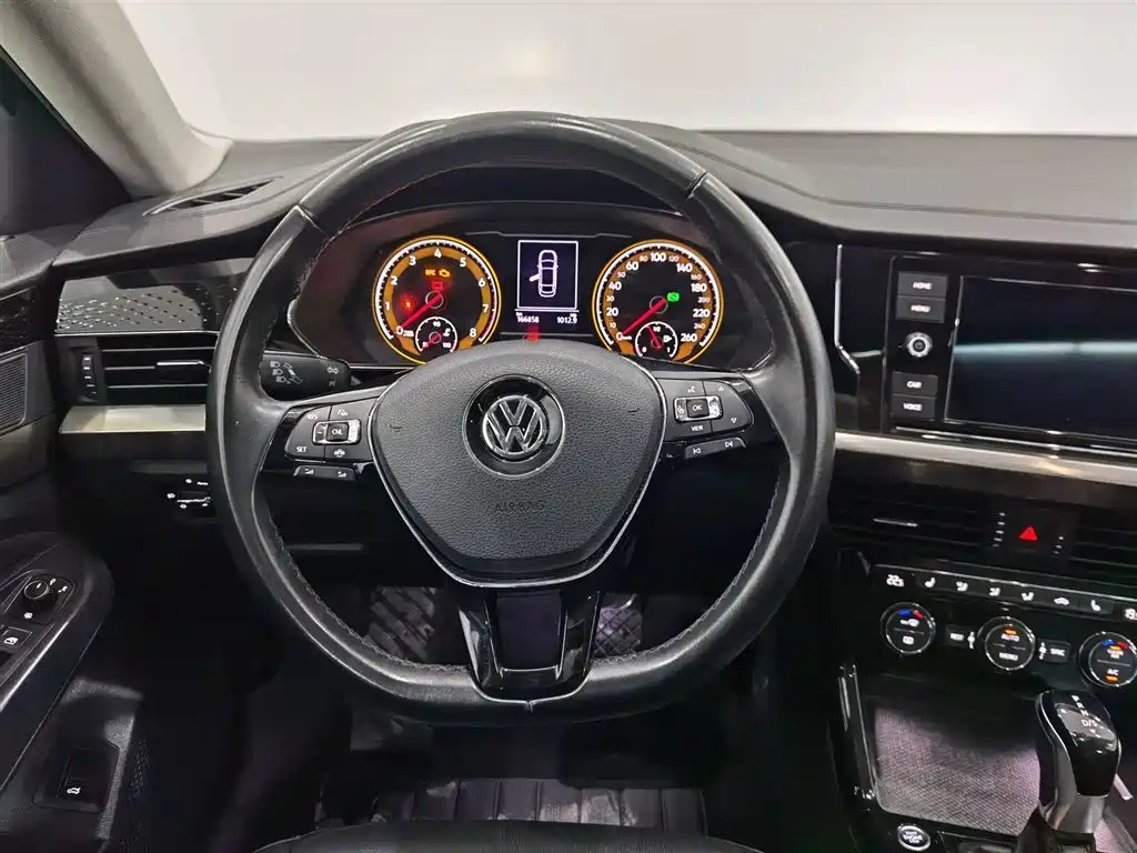 VOLKSWAGEN PASSAT 2019