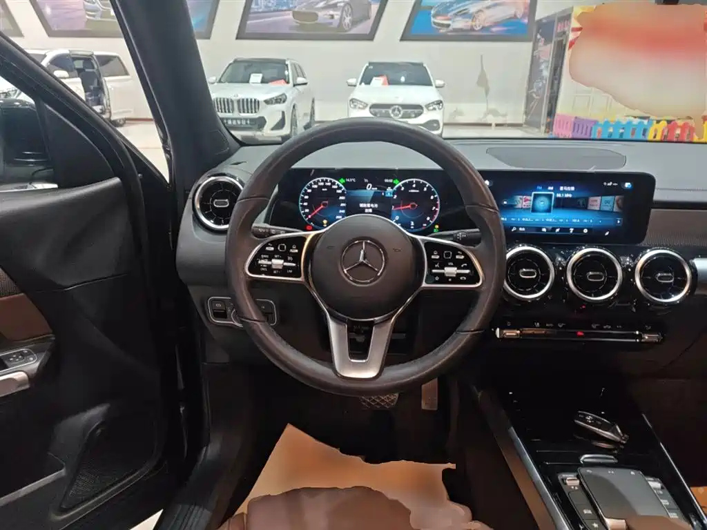 MERCEDES BENZ GLB 2023