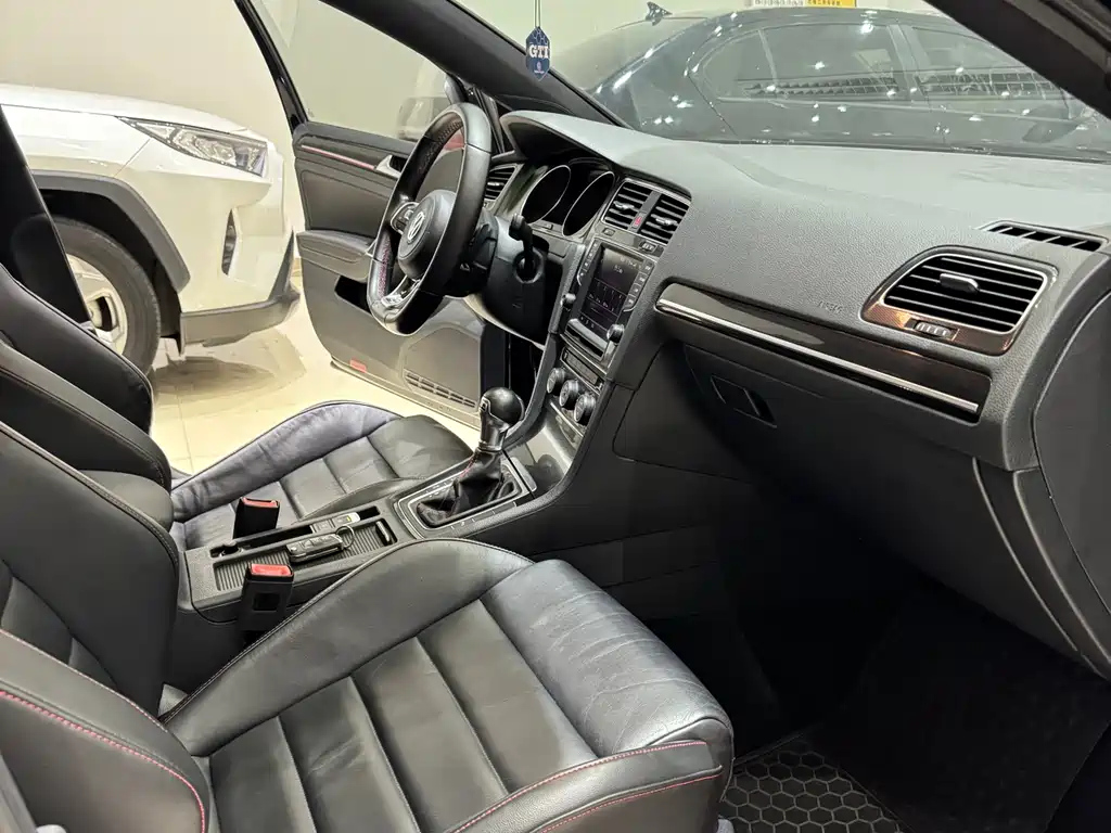 VOLKSWAGEN GOLF GTI 2017