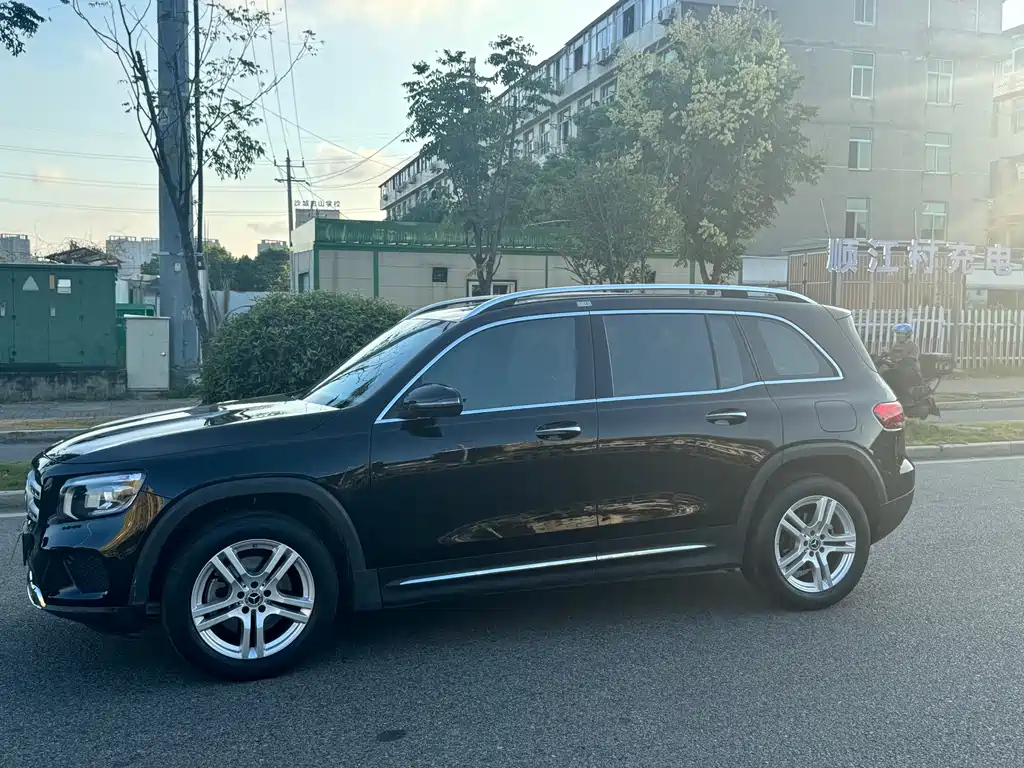MERCEDES BENZ GLB 2023