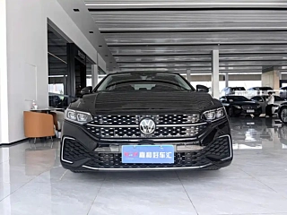 VOLKSWAGEN PASSAT 2024