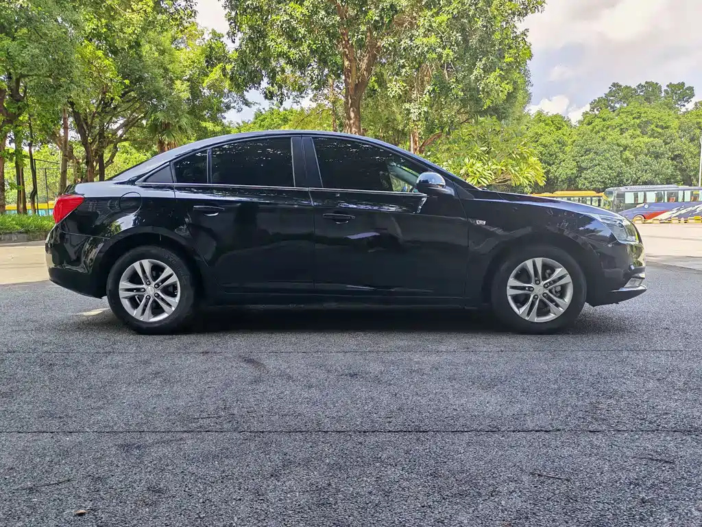 CHEVROLET CRUZE 2015