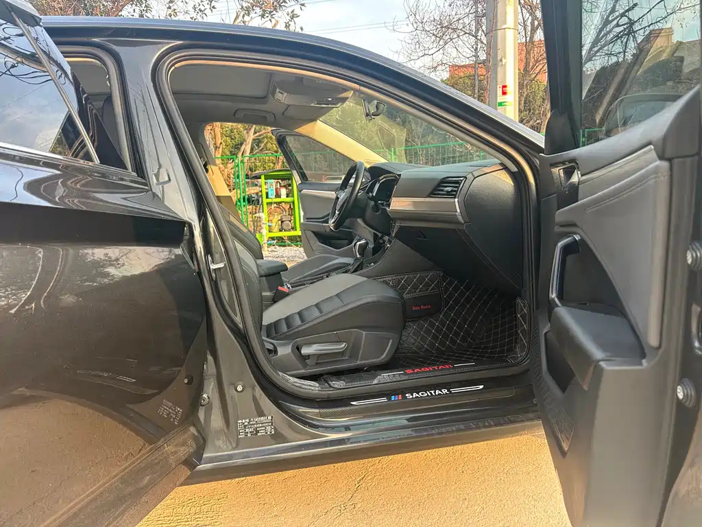 VOLKSWAGEN SAGITAR 2022