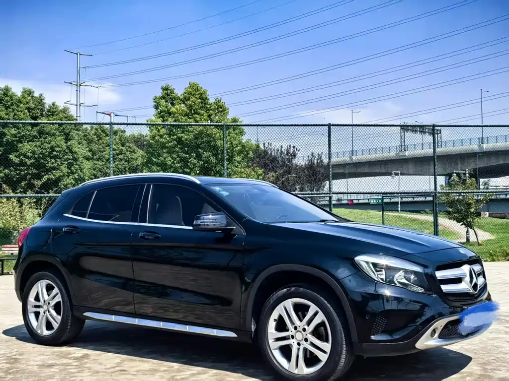 MERCEDES BENZ GLA 2015