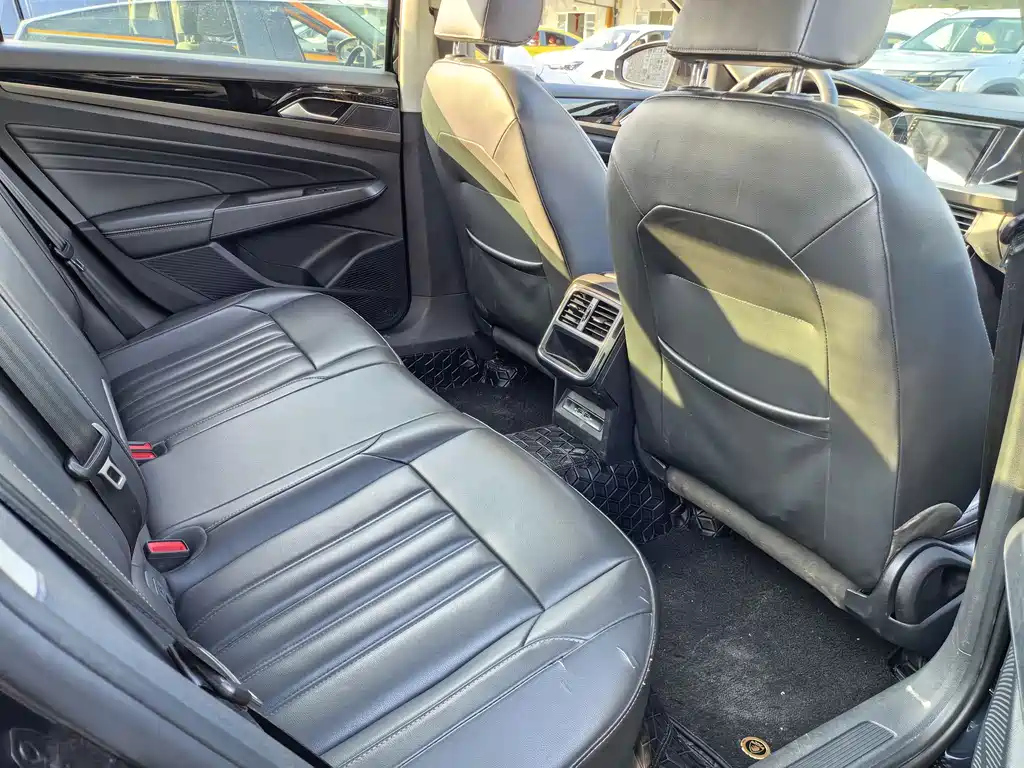 VOLKSWAGEN PASSAT 2020