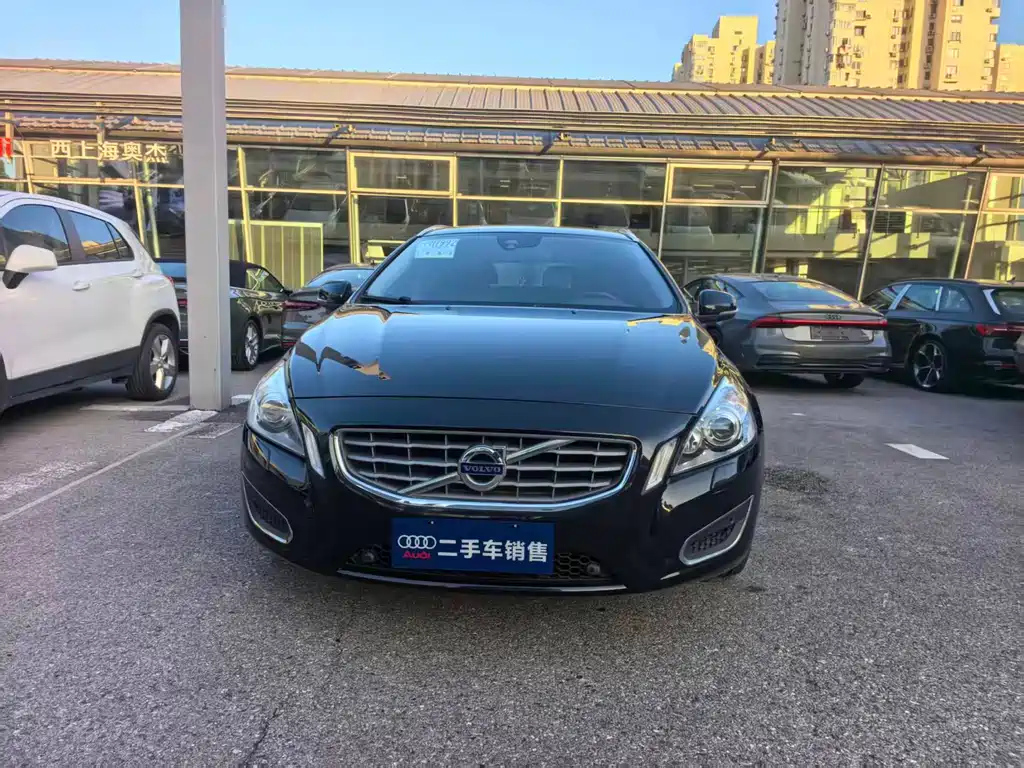 VOLVO V60 2014