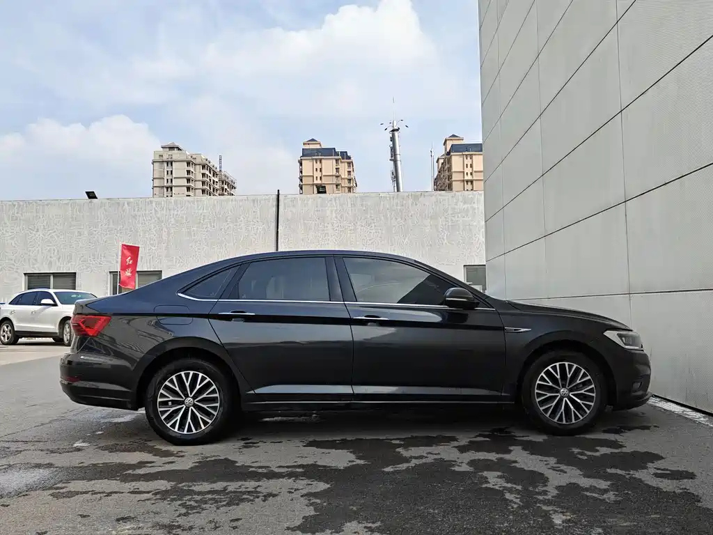 VOLKSWAGEN SAGITAR 2019