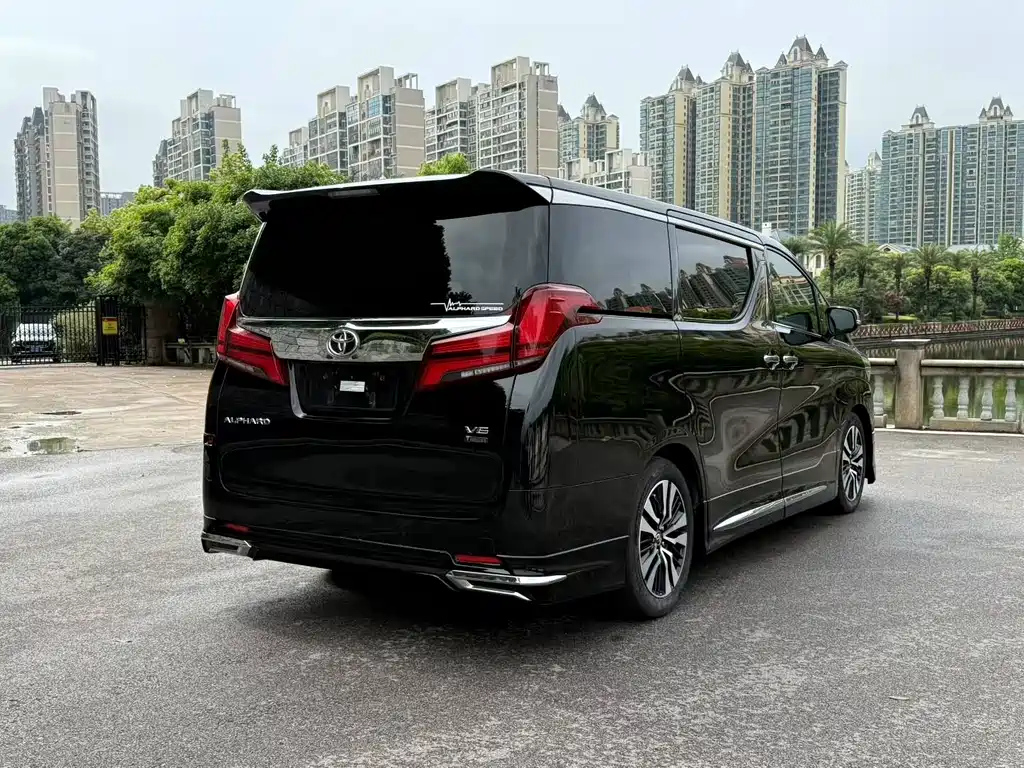 TOYOTA ALPHARD 2018