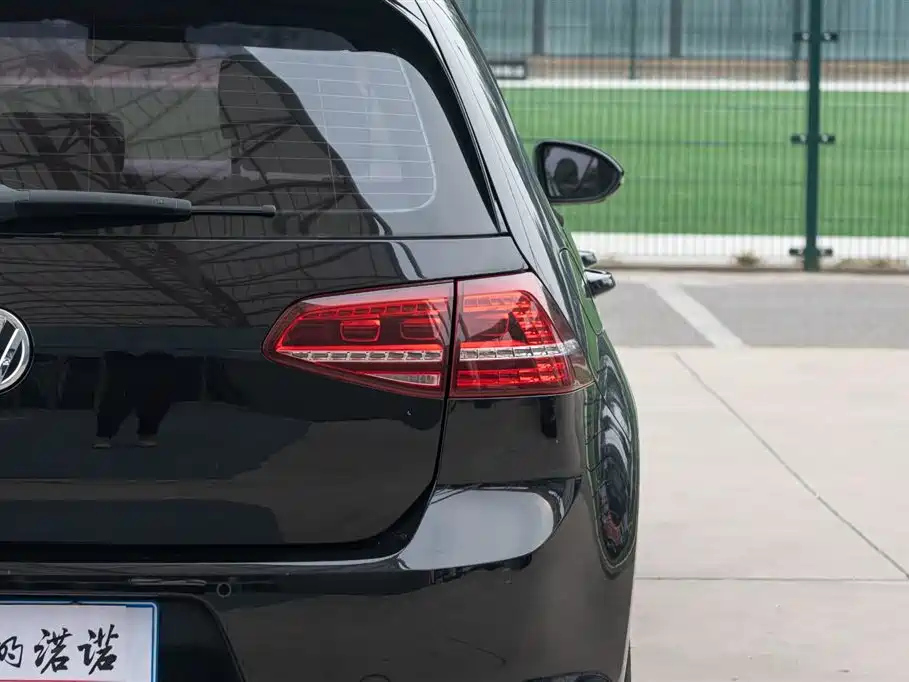 VOLKSWAGEN GOLF GTI 2016