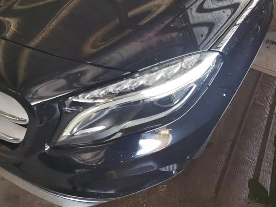 MERCEDES BENZ GLA 2015