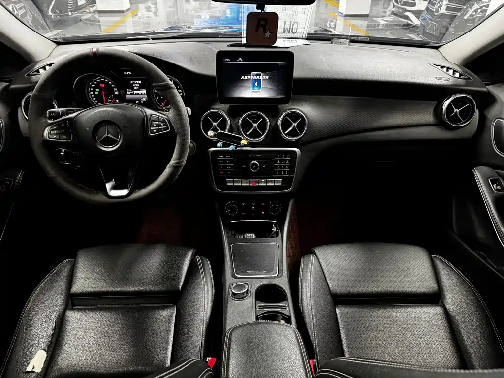 MERCEDES BENZ GLA 2017