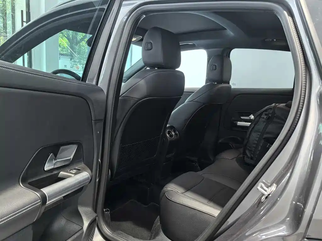 MERCEDES BENZ GLA 2025