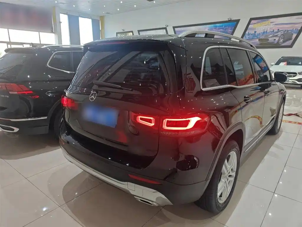 MERCEDES BENZ GLB 2023