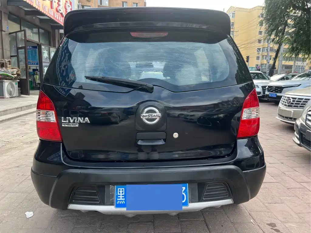 NISSAN LIVINA 2010