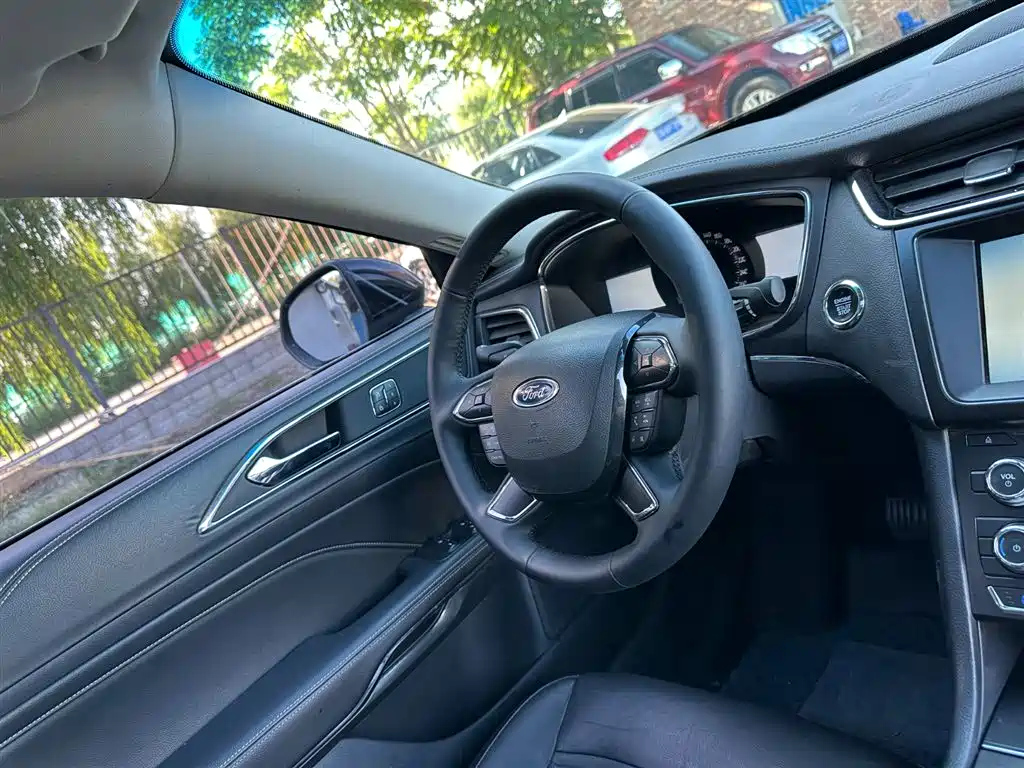FORD TAURUS 2015