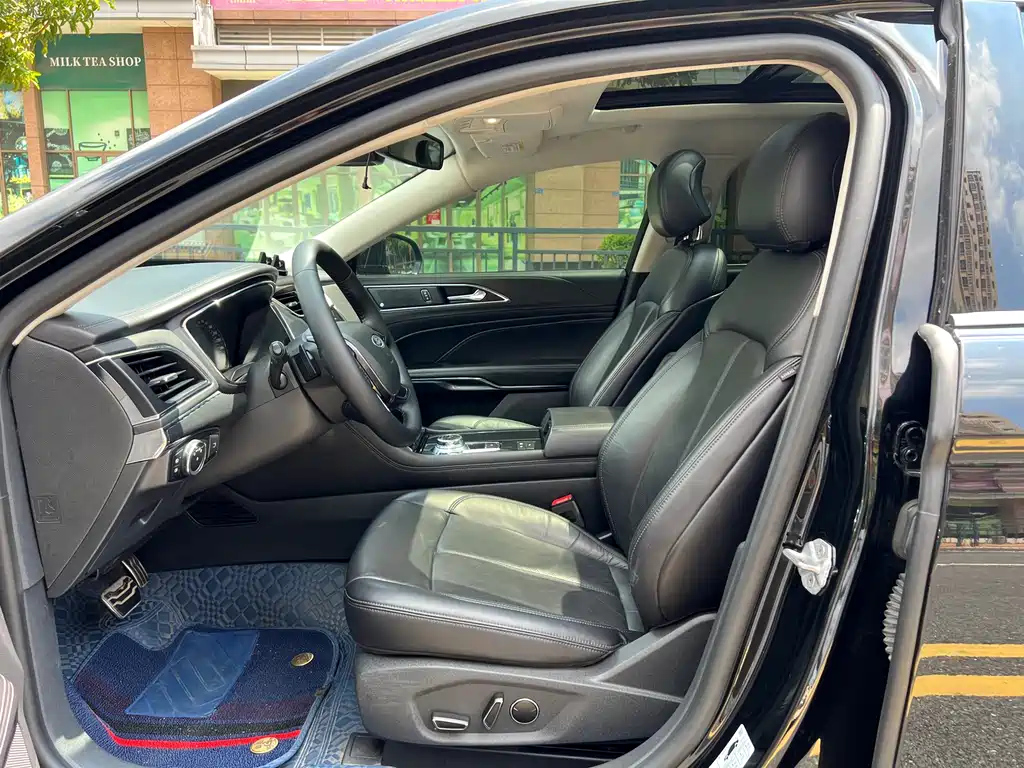 FORD TAURUS 2019