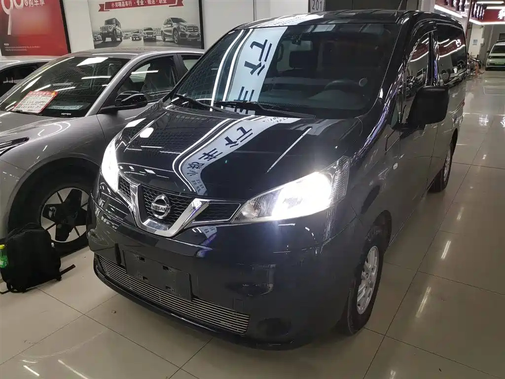 NISSAN NV200 2019