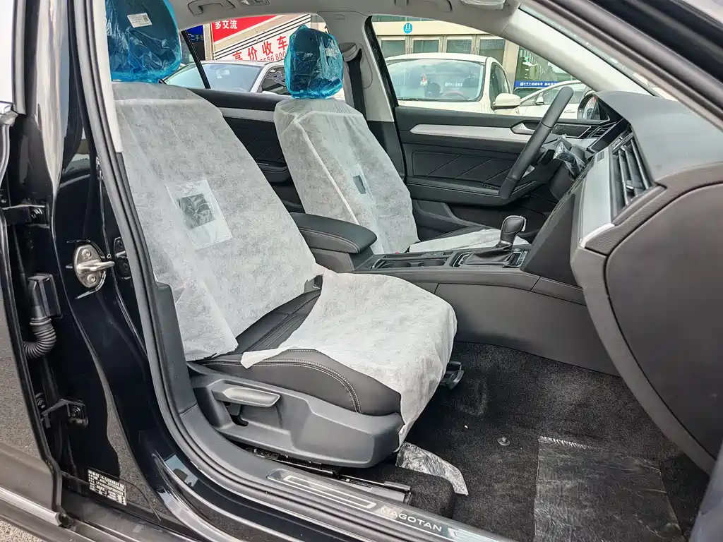 VOLKSWAGEN MAGOTAN 2025