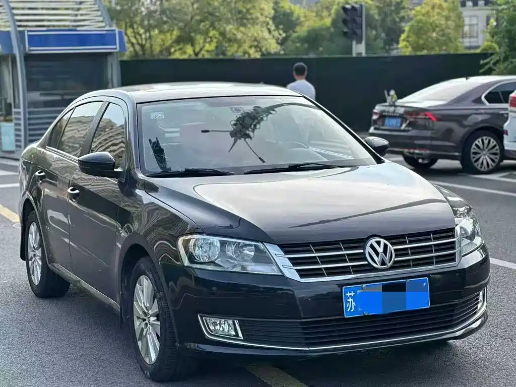 VOLKSWAGEN LAVIDA 2012