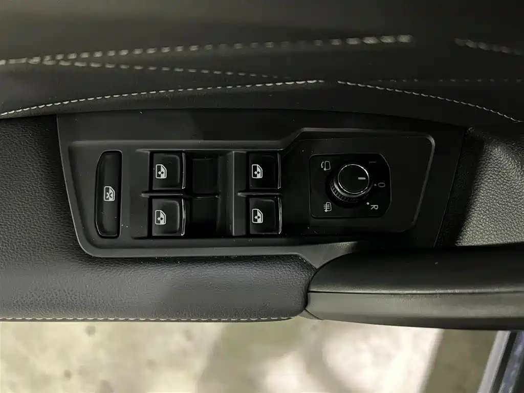 VOLKSWAGEN TIGUAN L 2021