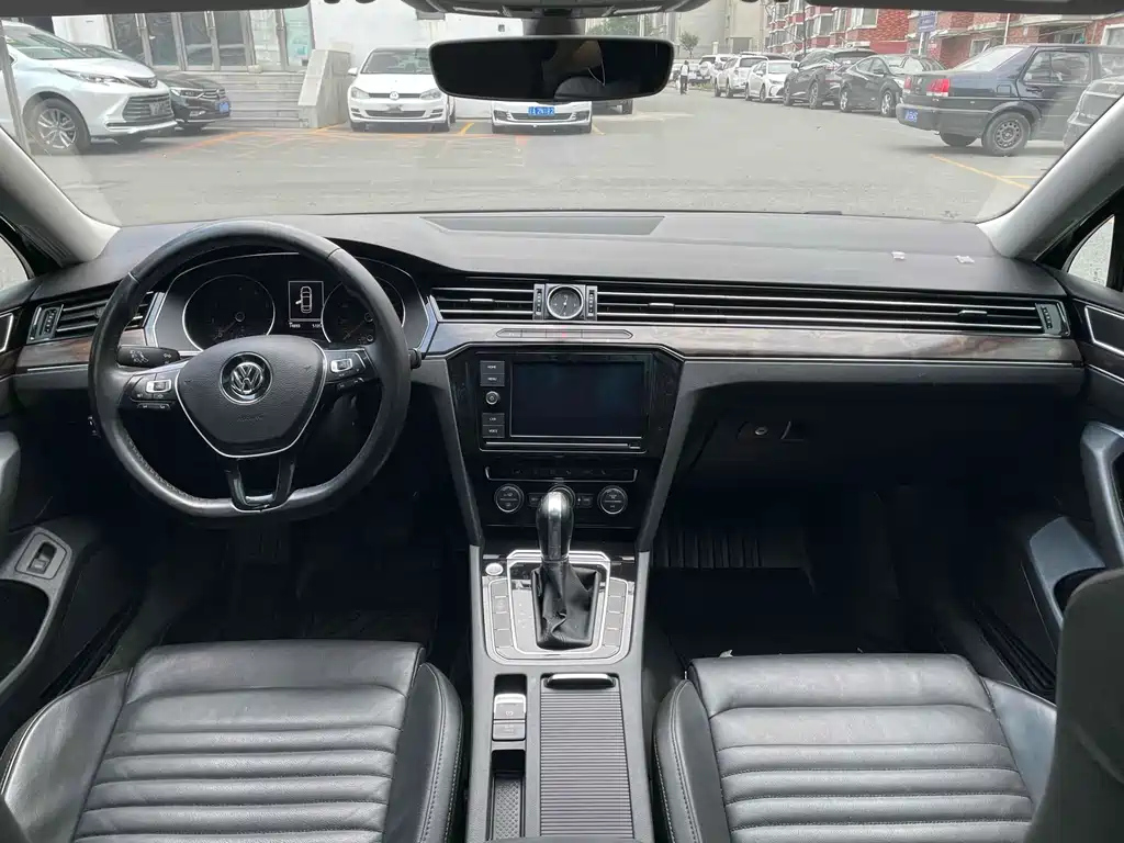 VOLKSWAGEN MAGOTAN 2018