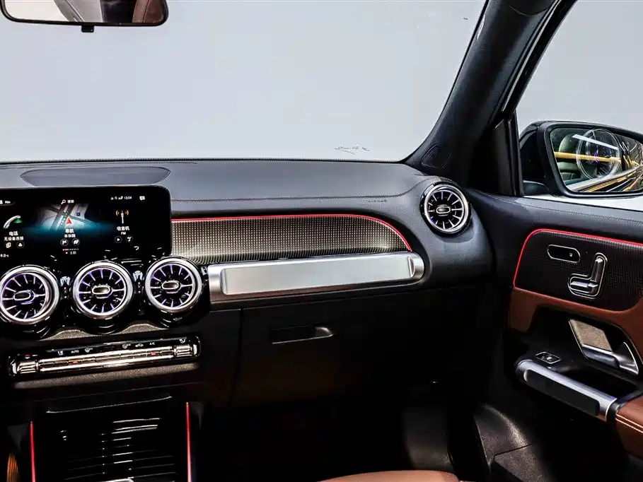 MERCEDES BENZ GLB 2023