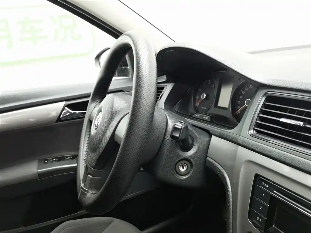 VOLKSWAGEN LAVIDA 2013
