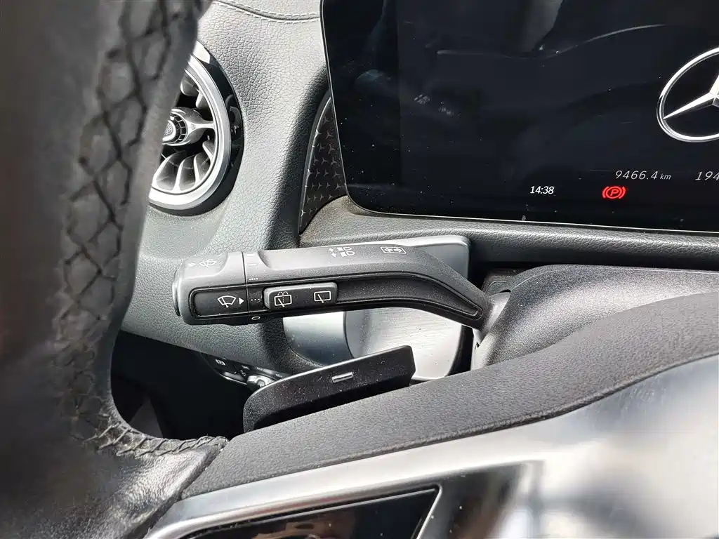 MERCEDES BENZ GLB 2023