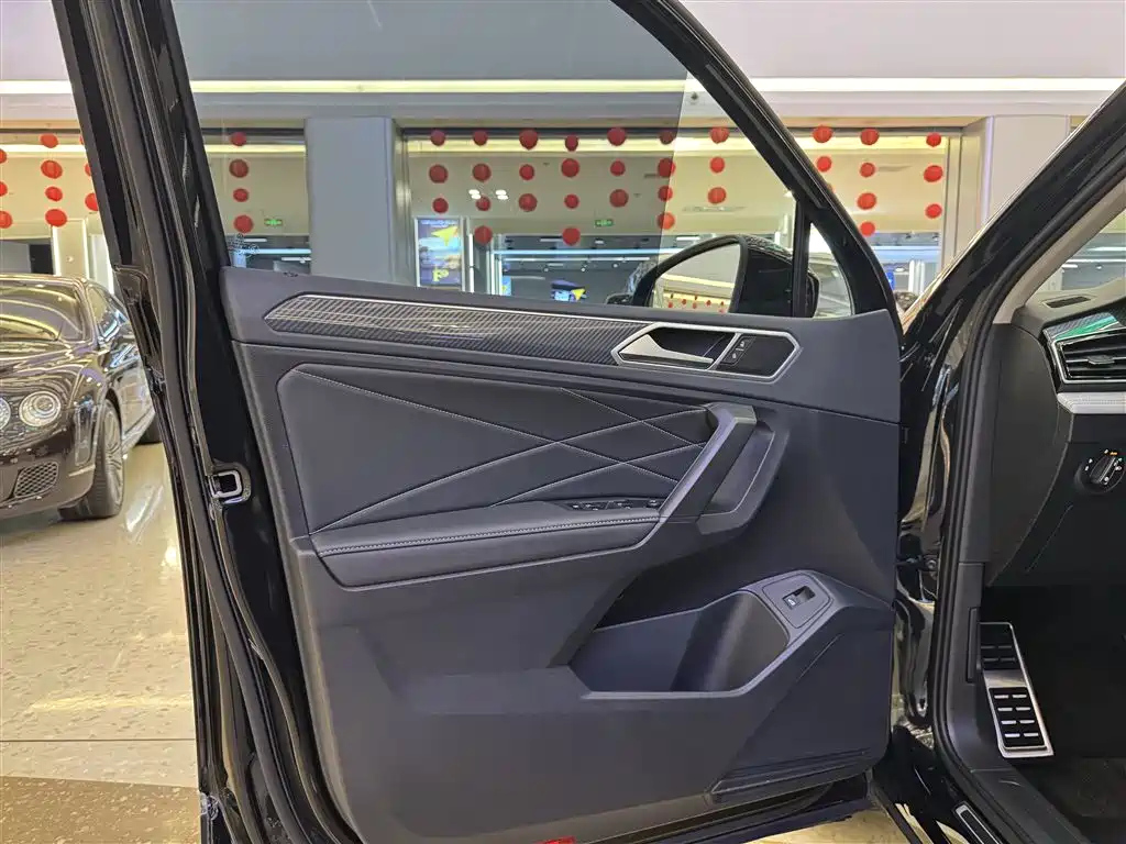 VOLKSWAGEN TIGUAN L 2024