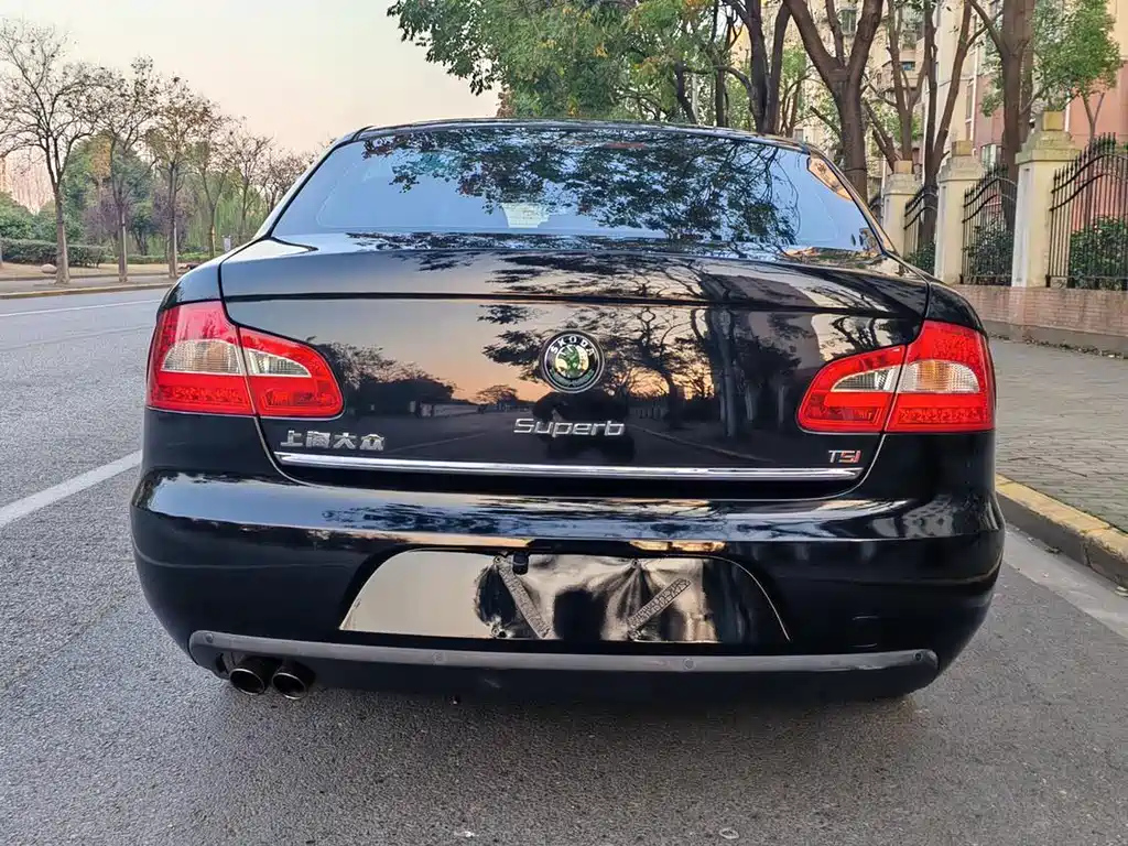 SKODA SUPERB 2012