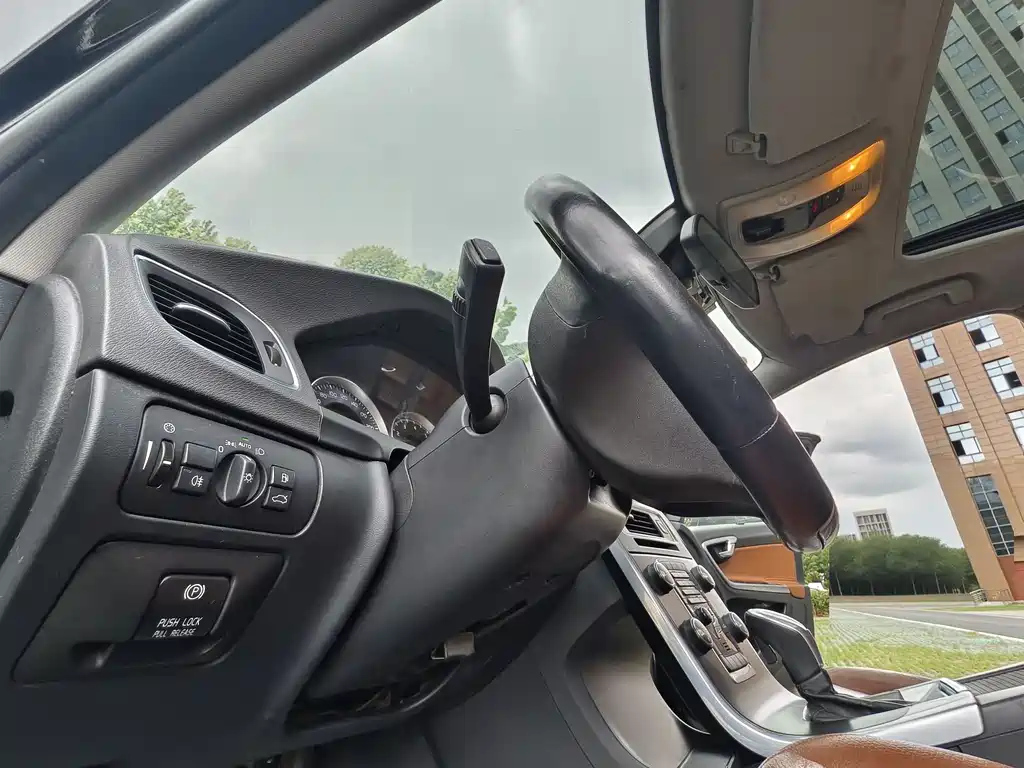 VOLVO V60 2013
