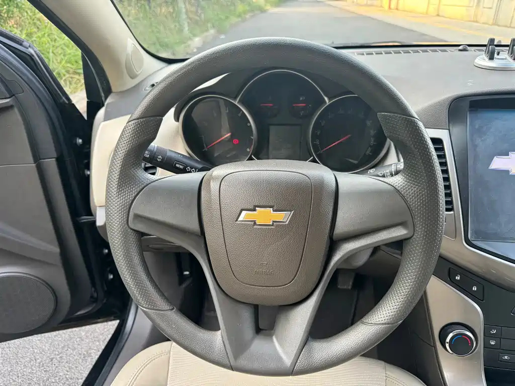 CHEVROLET CRUZE 2015