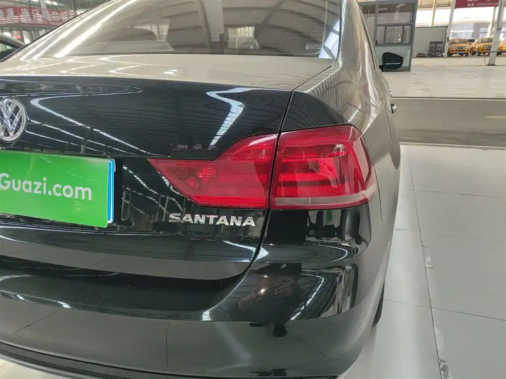 VOLKSWAGEN SANTANA 2019