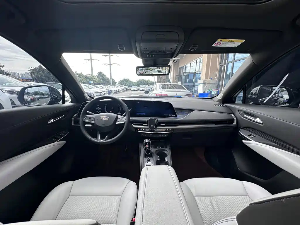 CADILLAC XT4 2024