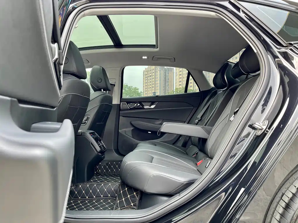 VOLKSWAGEN PASSAT 2025