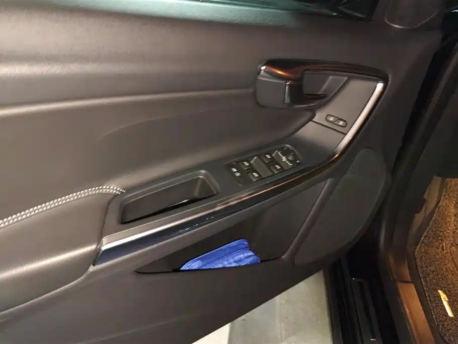 VOLVO V60 2014
