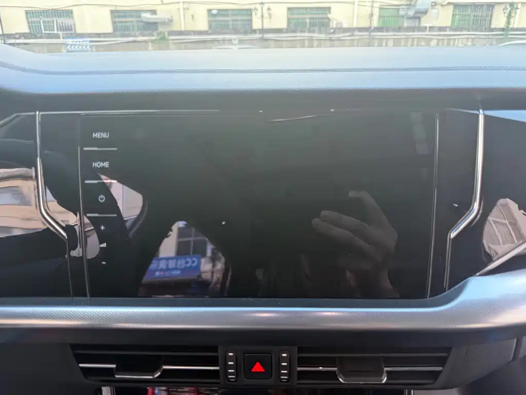 VOLKSWAGEN PASSAT 2024