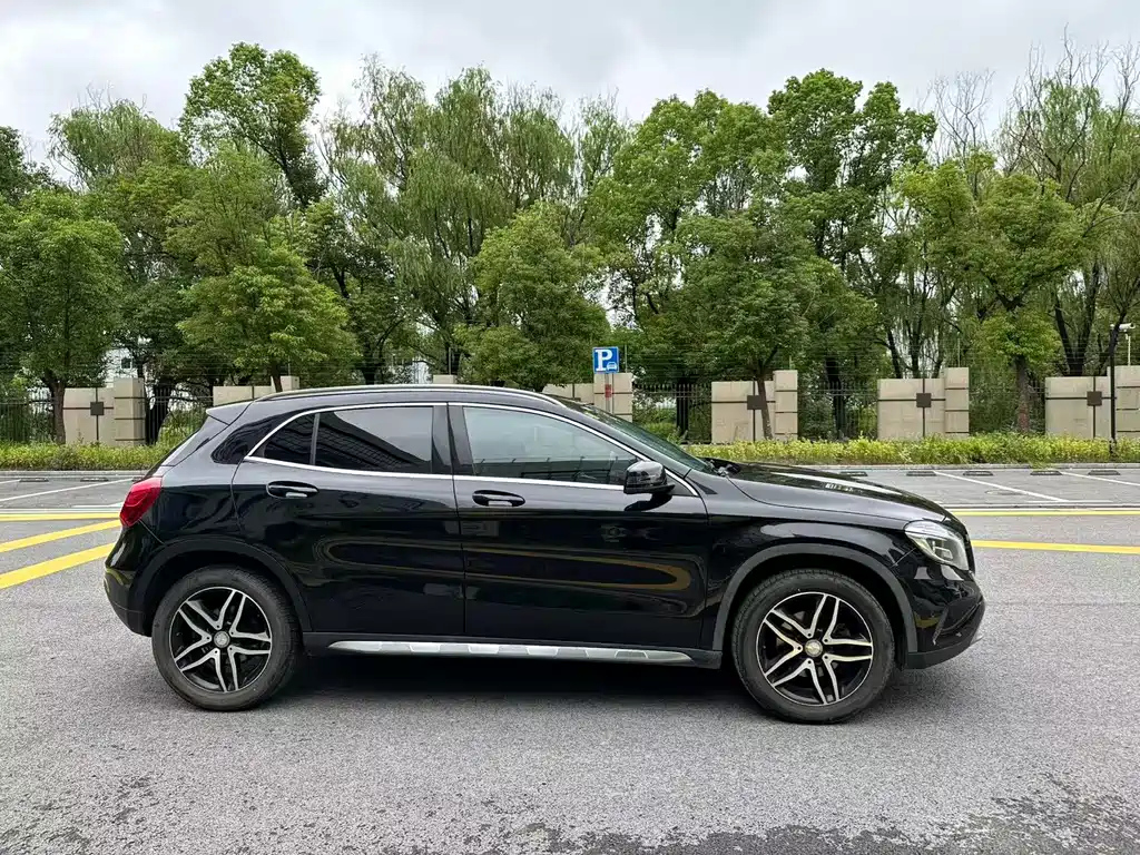 MERCEDES BENZ GLA 2015