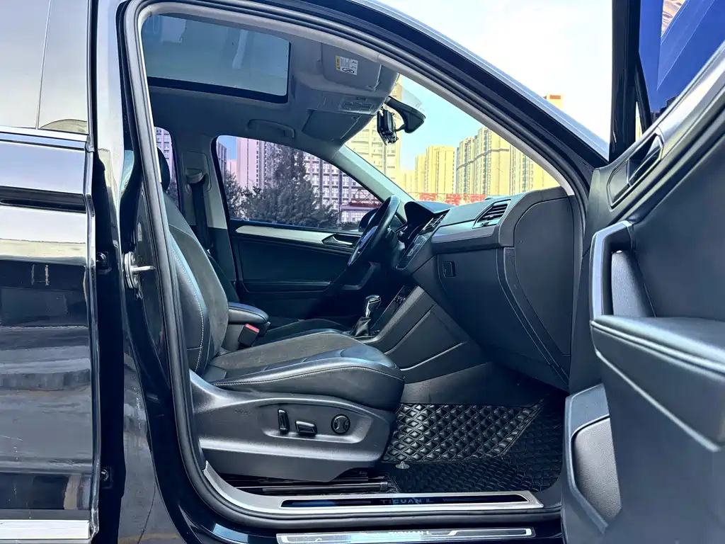 VOLKSWAGEN TIGUAN L 2020
