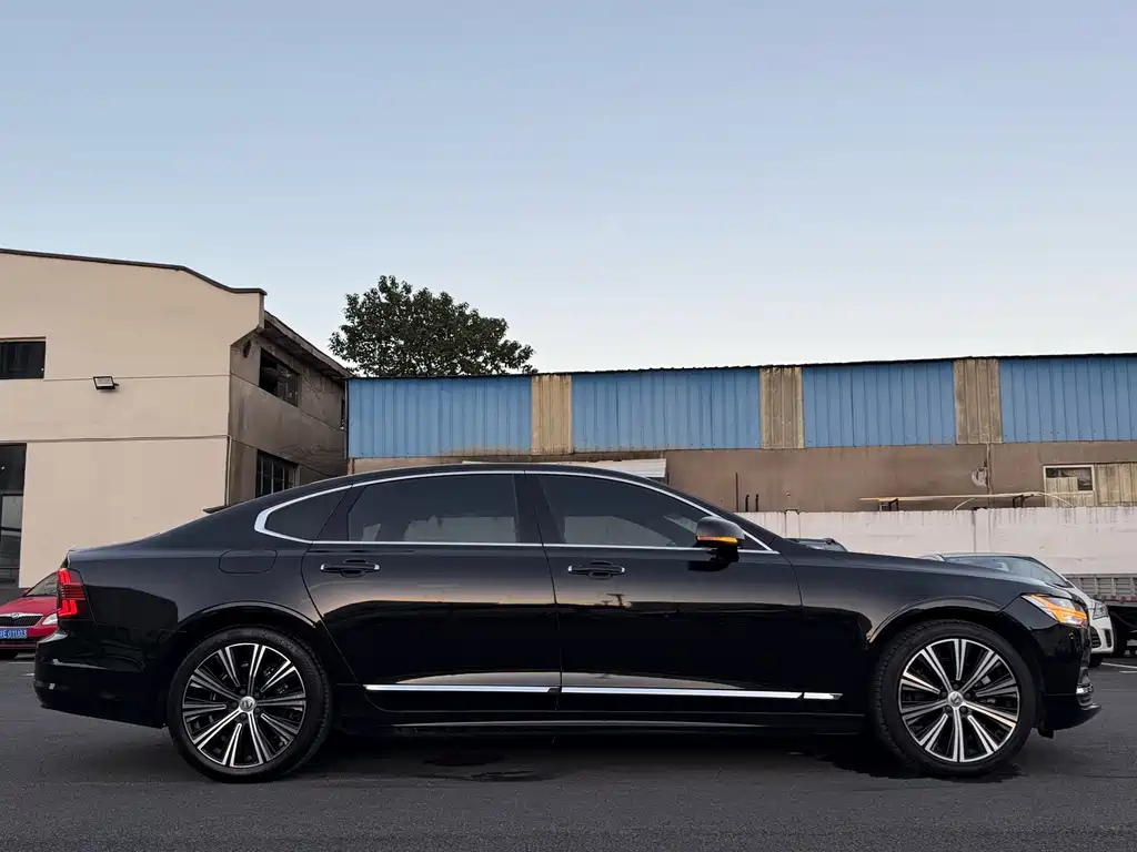 VOLVO S90 2021